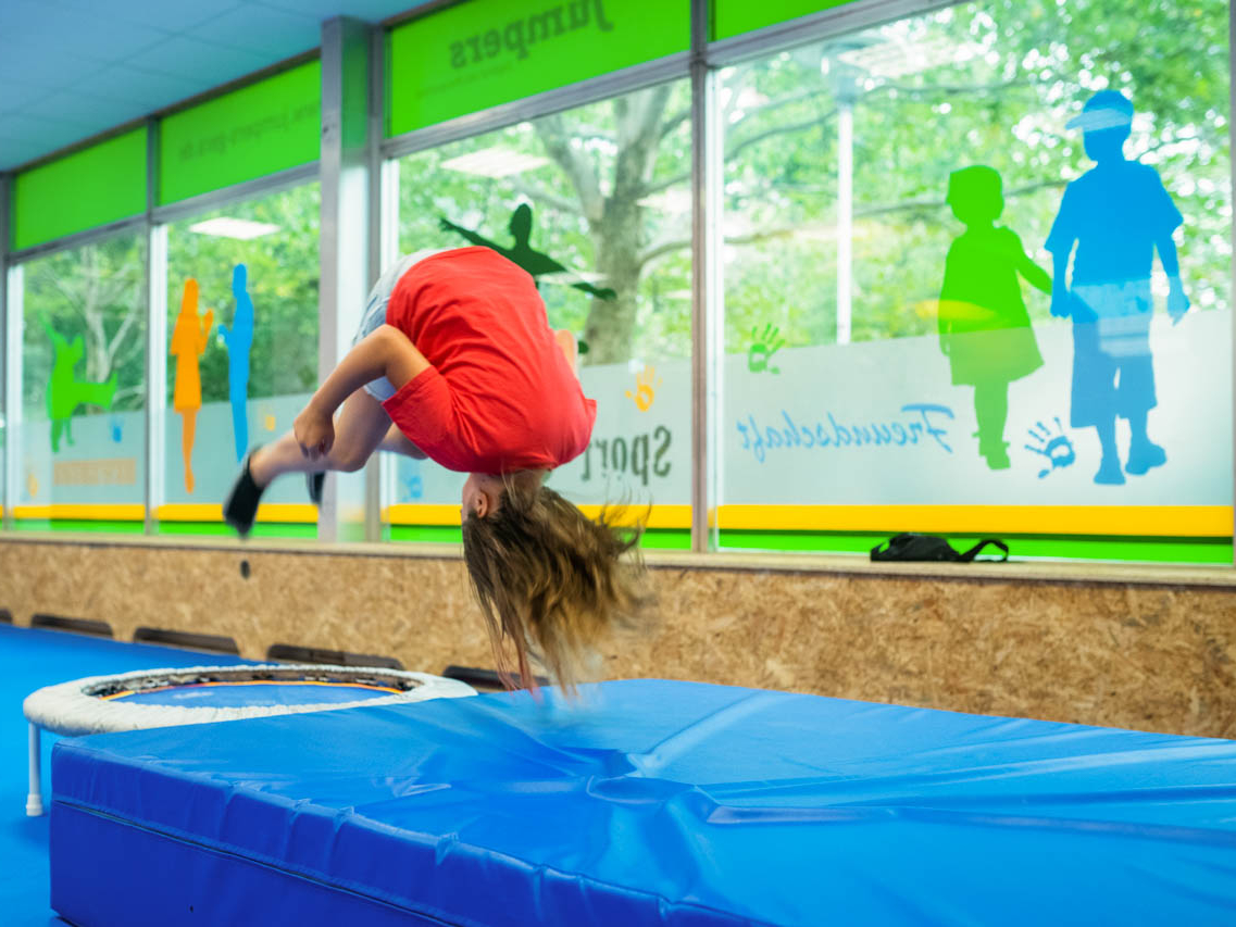 Auf Trampolin und Matratzen geht es bei den Jumpers in Gera sportlich zu.