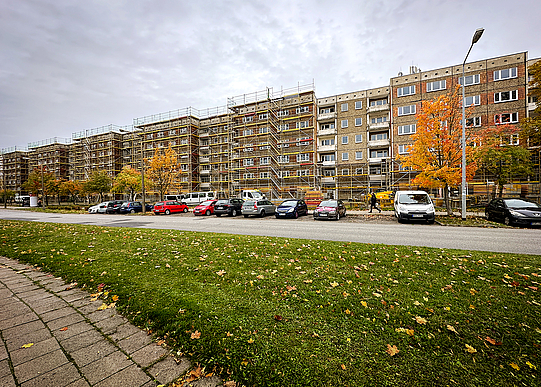 Wohnhaus in Plattenbauweise in Greifswald kurz vor der Sanierung.