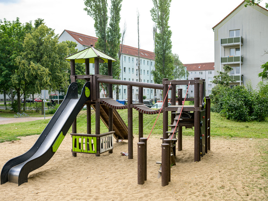 Einen Spielplatz für alle kleinen Mieter gibts direkt vor der Haustür. © Thomas Müller