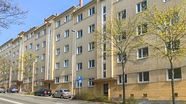 In der Martin-Luther-Straße warten großzügig geschnittene 2-bis 6-Raum-Wohnungen auf neue Mieter*innen.