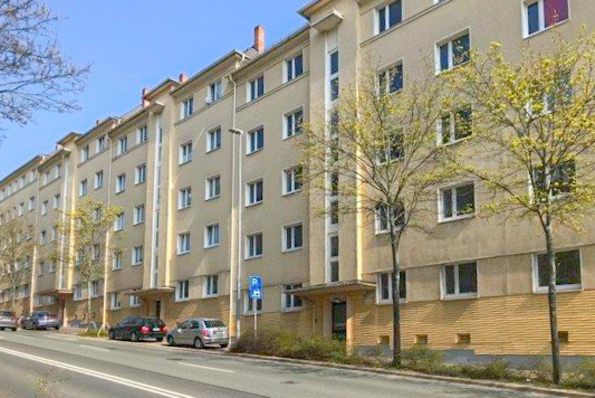 In der Martin-Luther-Straße warten großzügig geschnittene 2-bis 6-Raum-Wohnungen auf neue Mieter*innen.