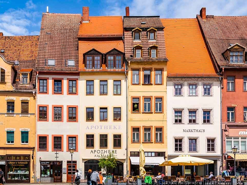 Der Altenburger Markt mit seinen bunten mittelalterlichen Häusern gibt eine gemütliche Atmosphäre
