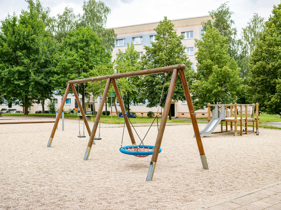 Für die kleinen Bewohner gibt es einen schönen Spielplatz in der Karl-Liebknecht-Straße. © Thomas Müller