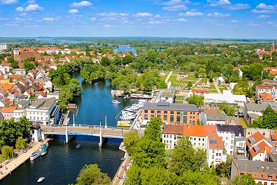 Blick auf die Jahrtausendbrücke über die Havel in Brandenburg an der Havel 