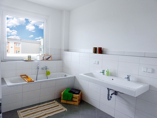 Blick in eines der zwei Bädern einer hellen 6-Raum-Wohnung in Görlitz im Stadtteil Königshufen. 