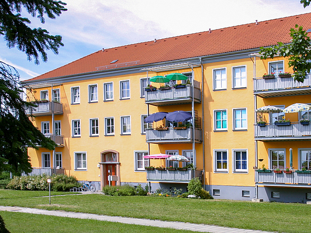 Vor allem im Sommer genießen unsere Mieter in der Straße des Bergmanns in Senftenberg das gute Wetter auf dem Balkon.