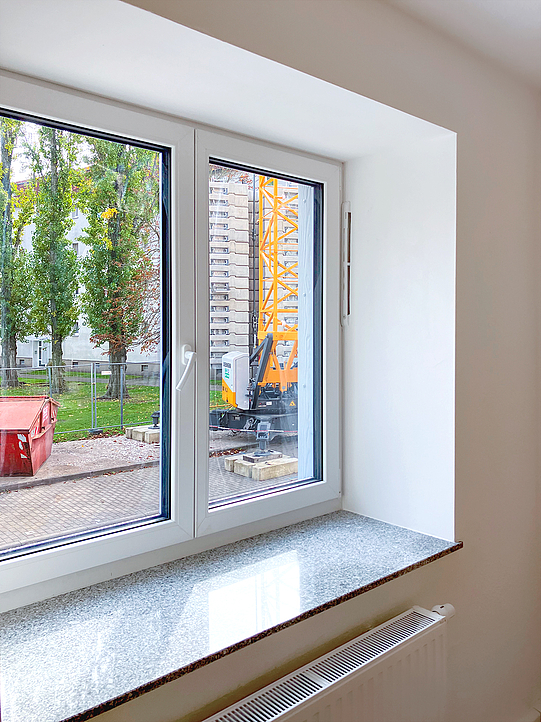 Neue Fenster in der Straße des Friedens 