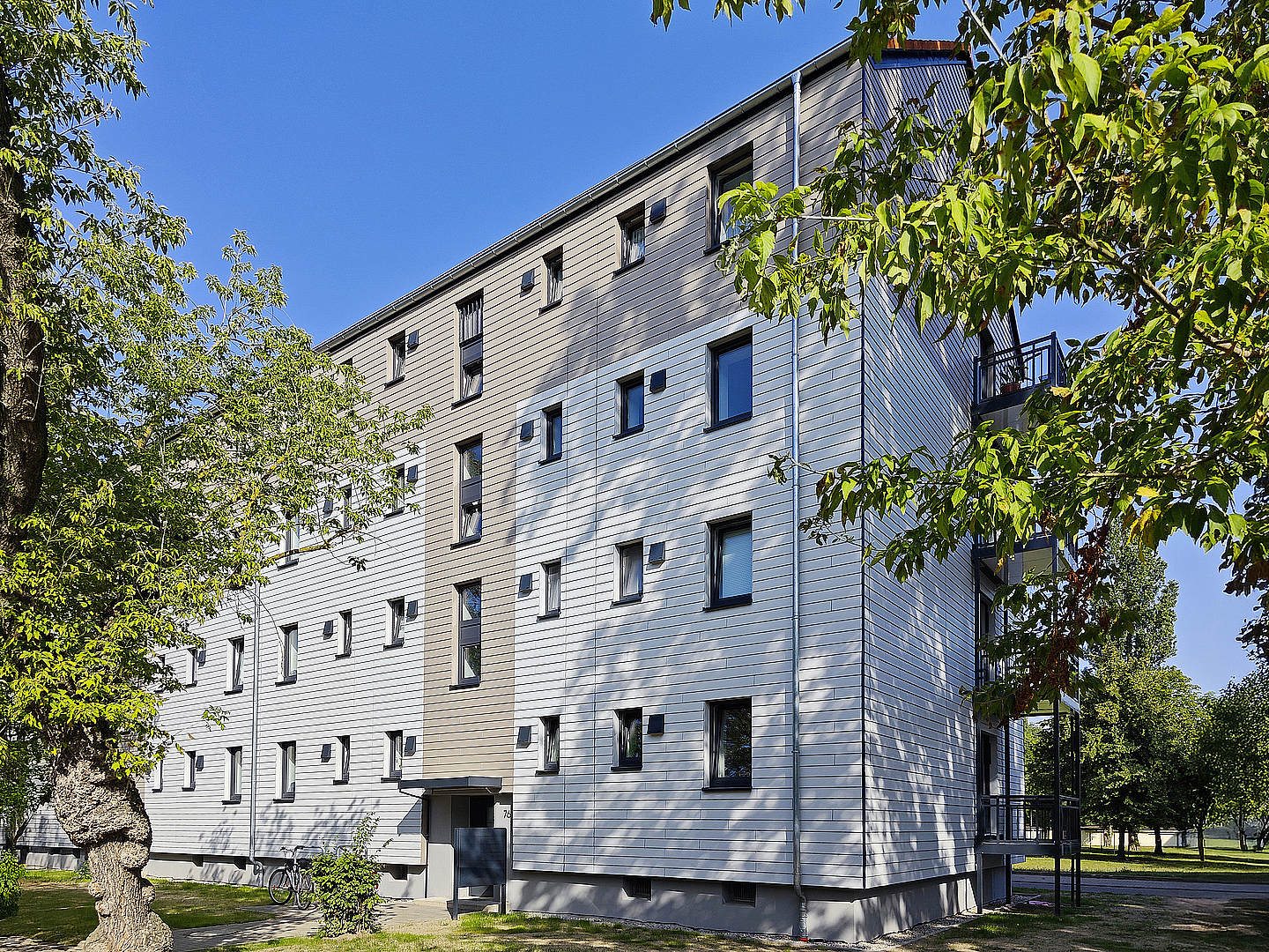 Neue Fassade in der Straße des Friedens 76 in Merseburg