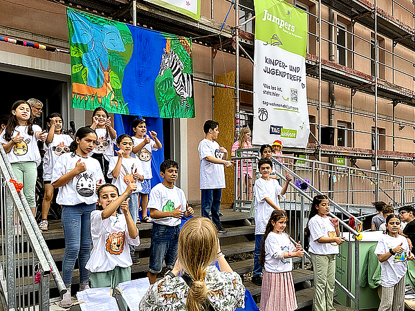 Die Jumpers-Kids zeigten in einem Musical ihr Talent und bauten damit Brücken der Verständigung.