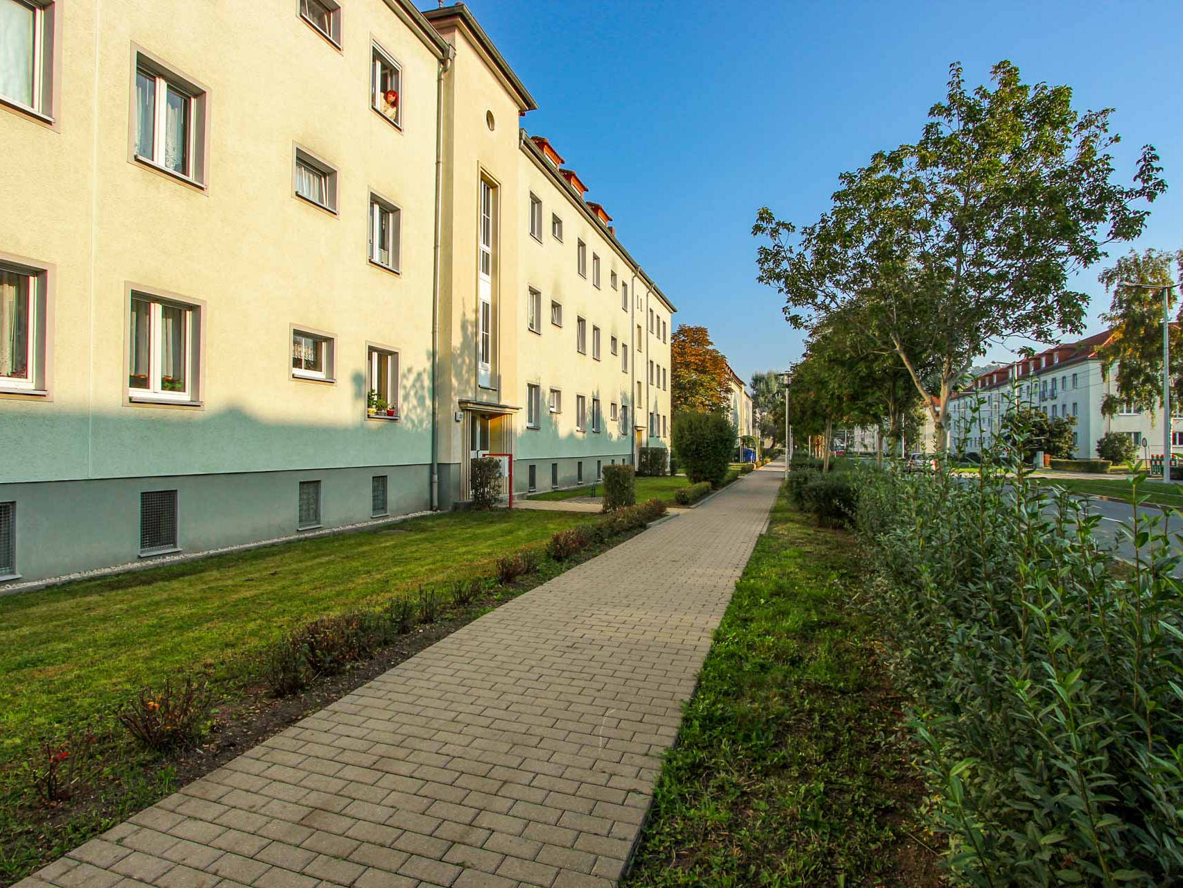 Gepflegte Vorgärten, viel Grün und ideale Anbindung ins Gearer Zentrum. So lebt es sich in der Straße der Völkerfreundschaft im Stadtteil Zwötzen.