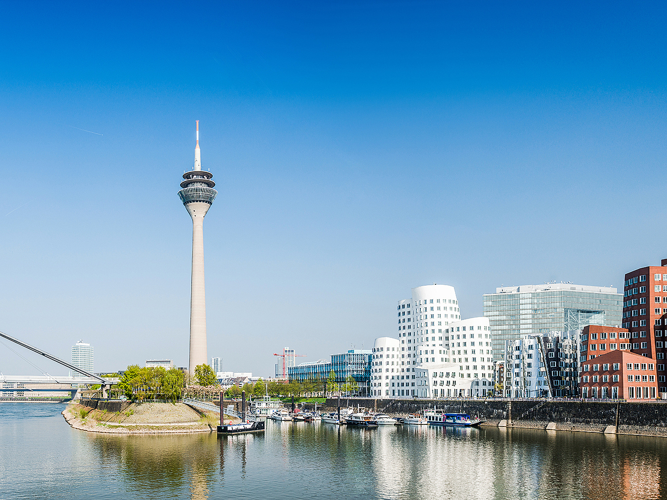 Stadtansicht Düsseldorf mit Rhein