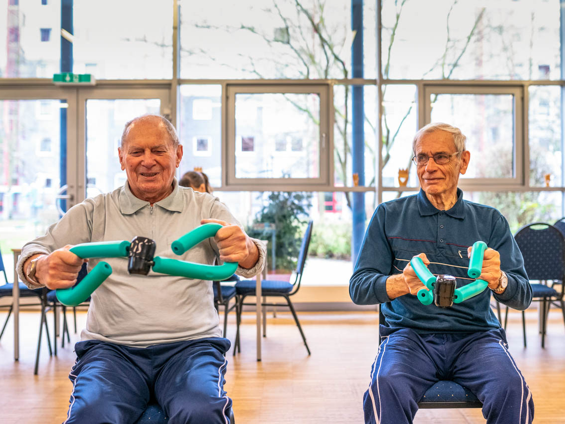 Auch Senioren kommen gerne im Begegnungszentrum vorbei um sich fit zu halten.