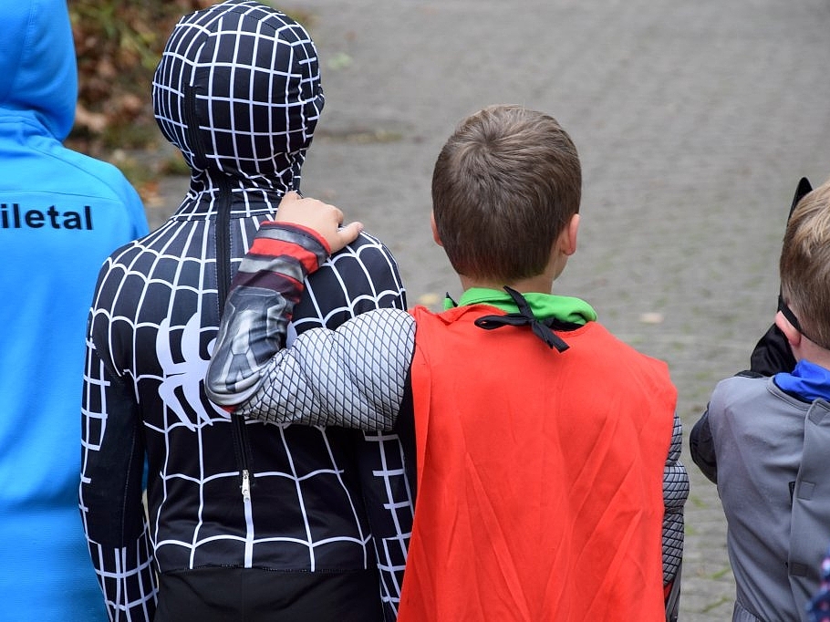 Antritt zum Jumpers-Heldenlauf im Oktober 2019. Der Sponsorenlauf war zugleich Startschuss zur Jumpers-Sportwoche am See, die unter dem Motto "Respekt, Teamgeist und Wertschätzung" stand.