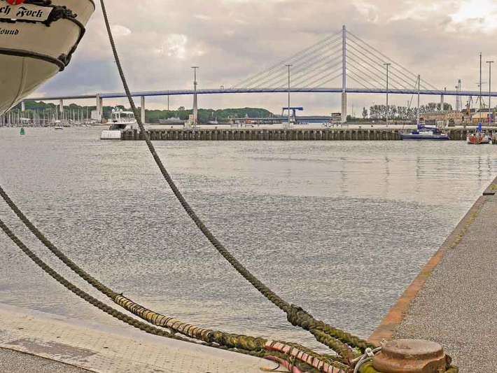Traditionsegler Gorch Fock und Rügenbrücke sind über Stralsunds Grenzen hinaus bekannt.
