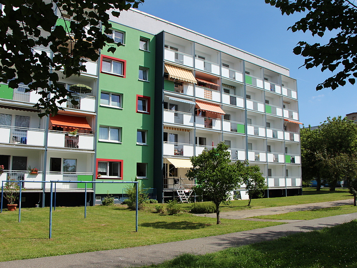 In Döbeln Nord haben wir viele Wohnungen seniorengerecht saniert. Barrierefrei und mit Tagespflege.