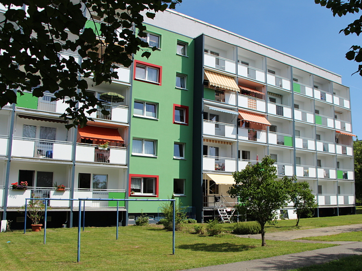In Döbeln Nord haben wir viele Wohnungen seniorengerecht saniert. Barrierefrei und mit Tagespflege.