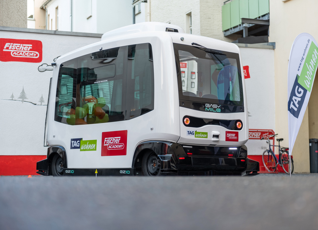 In Gera gaben TAG Wohnen und Fischer Academy den Startschuss zum automatisierten Fahren. Thüringens erster selbstfahrender Shuttle-Bus soll im Herbst 2020 in Lusan die ersten Passagiere mitnehmen